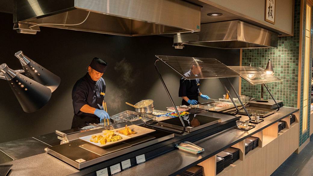 バイキングや会席料理
黒部の地酒も / 2