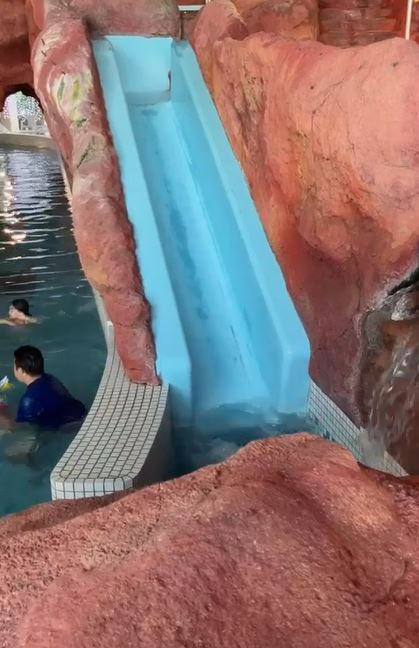 スパの屋内プール