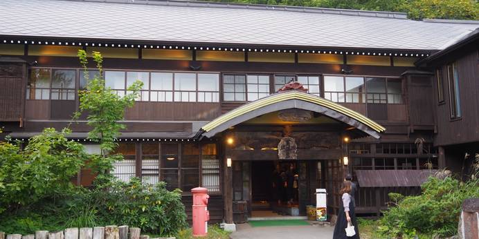 蔦温泉旅館 足元から源泉湧出の自噴温泉（青森県 旅館） / 1