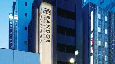 施設の正面 (日没後) / 1