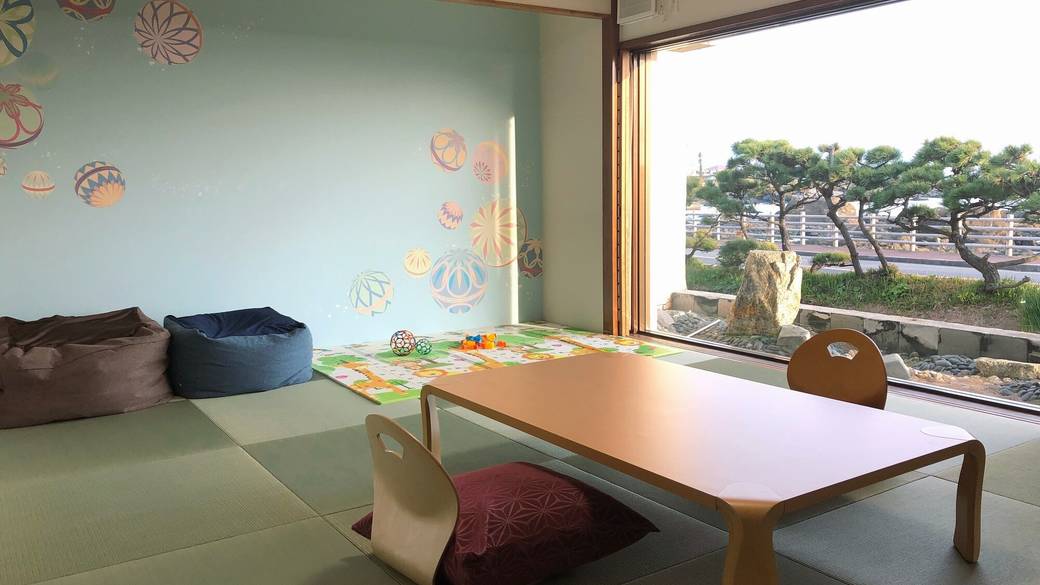 カラフルなお部屋で
赤ちゃんもごきげん / 1