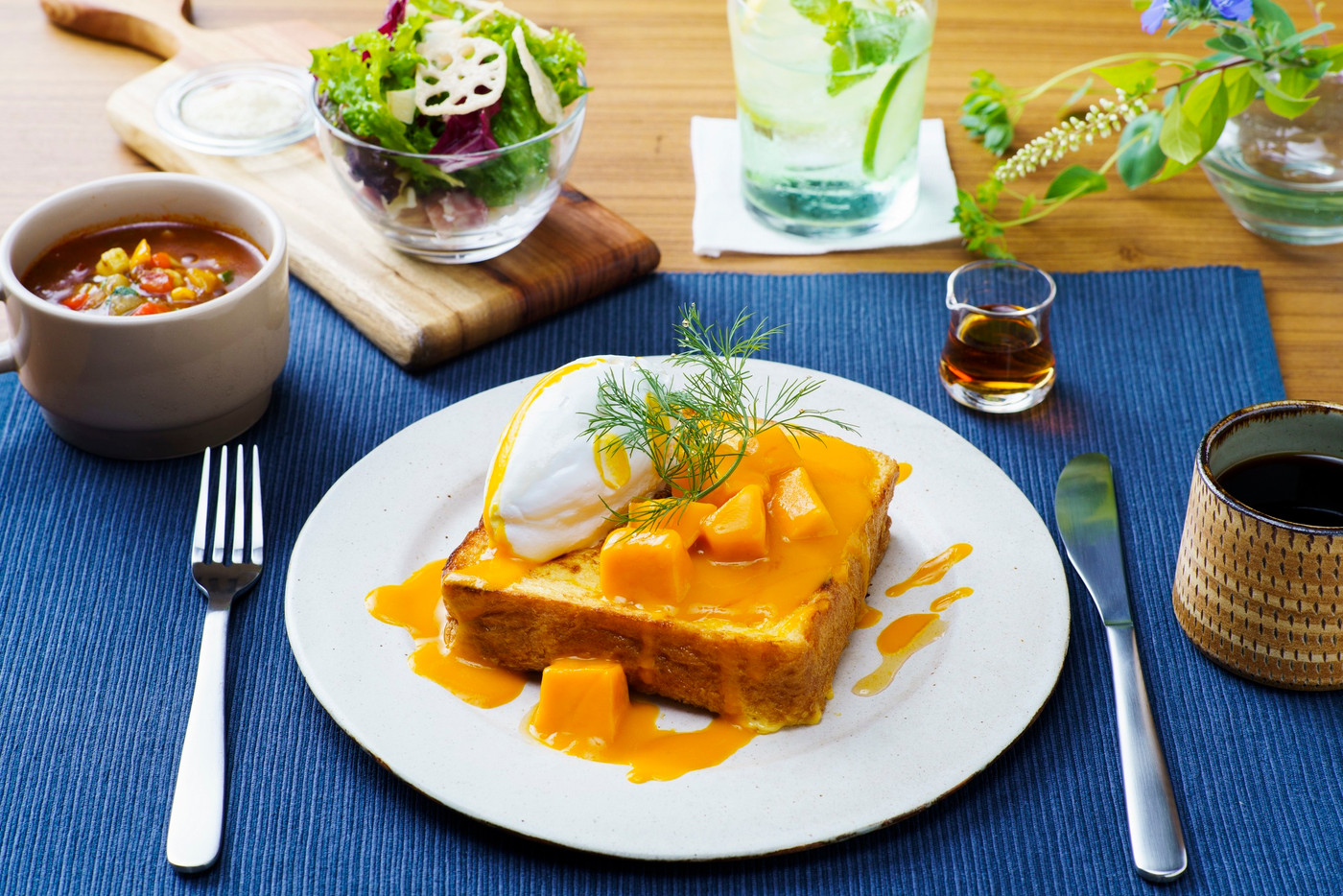 いつもとは違う朝食もホテルステイの醍醐味4053495