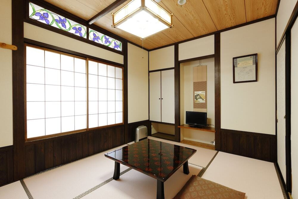 客室内のダイニングエリア