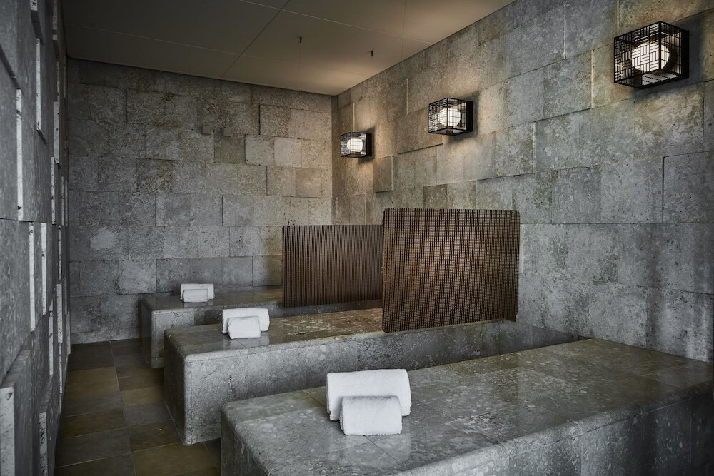 森の中でリラックス。プール・ジェットバス・岩盤浴付きスパ3995708