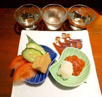 「地酒喝采 かも蔵」 料理 61900097 珍味盛り・お好み3点（￥1452）。山うに豆腐、鯖のへしこ、かんずり酒盗… 日本酒にはコレだね