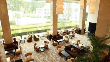 ロビーラウンジ / 3