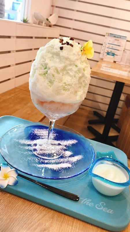 国際通りにある「the Sea」のかき氷。おしゃれなリゾート系かき氷の専門店で旅気分を盛り上げてくれる / 6