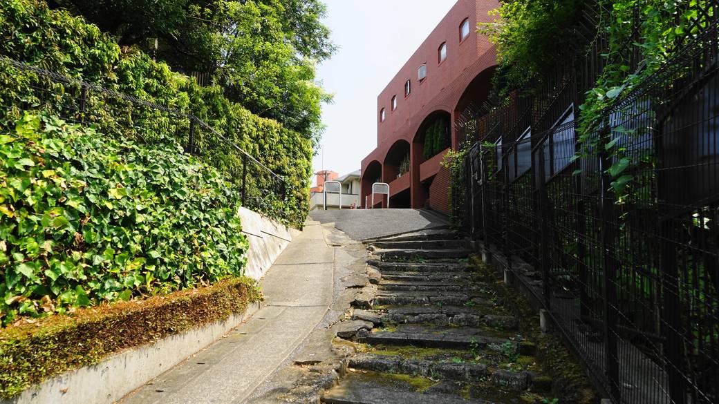 品川駅から送迎バスで
緑豊かな御殿山エリアへ / 1