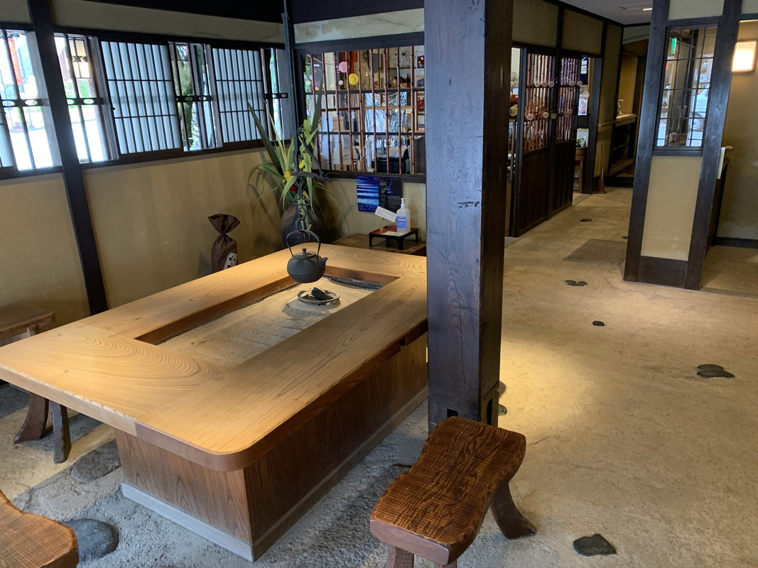 ロビーです。ちいさいが、趣きあります。