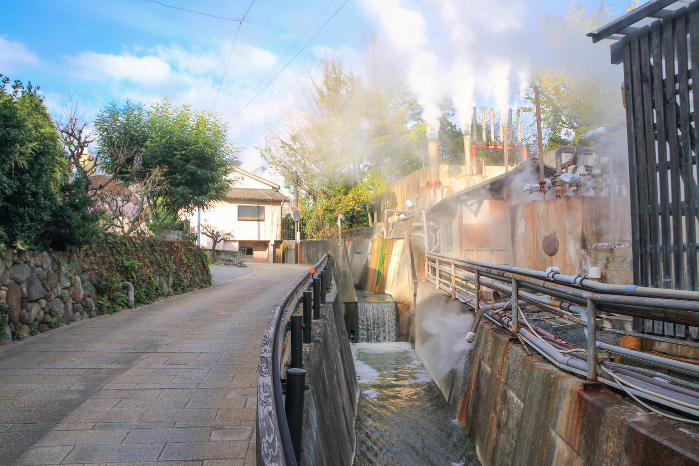別府鉄輪温泉の路地裏　谷の湯通り