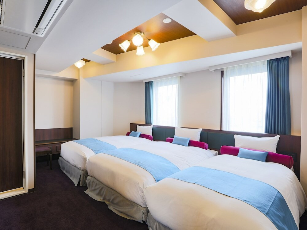 アンティークな雰囲気とフクロウモチーフがかわいいホテル3982614