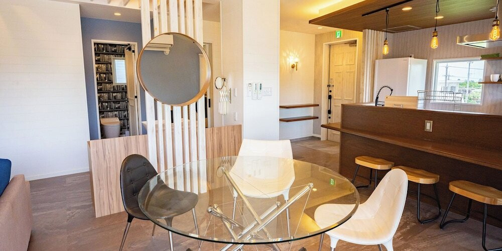 客室内のダイニングエリア