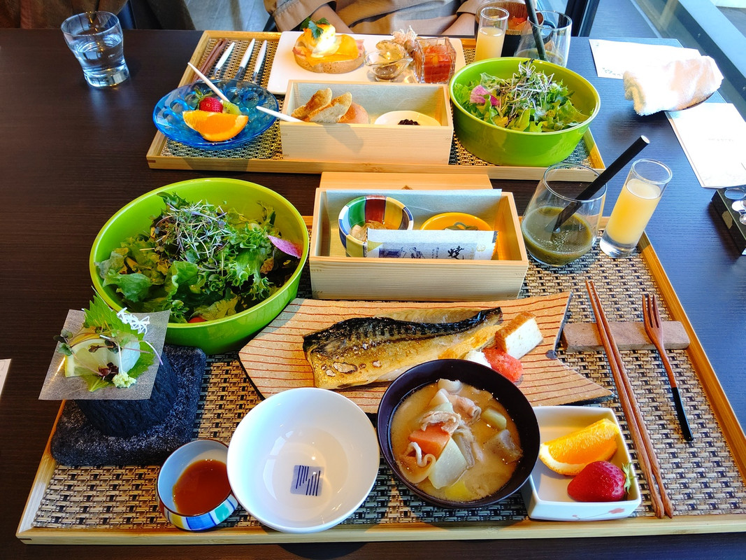 朝食はレストランで。和と洋が選べます