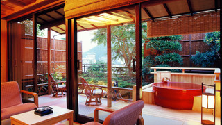 *和室10畳+月見台テラス【源泉かけ流し露天風呂】 [和室] [喫煙/禁煙指定なし] [夜景がきれい] [海が見える]