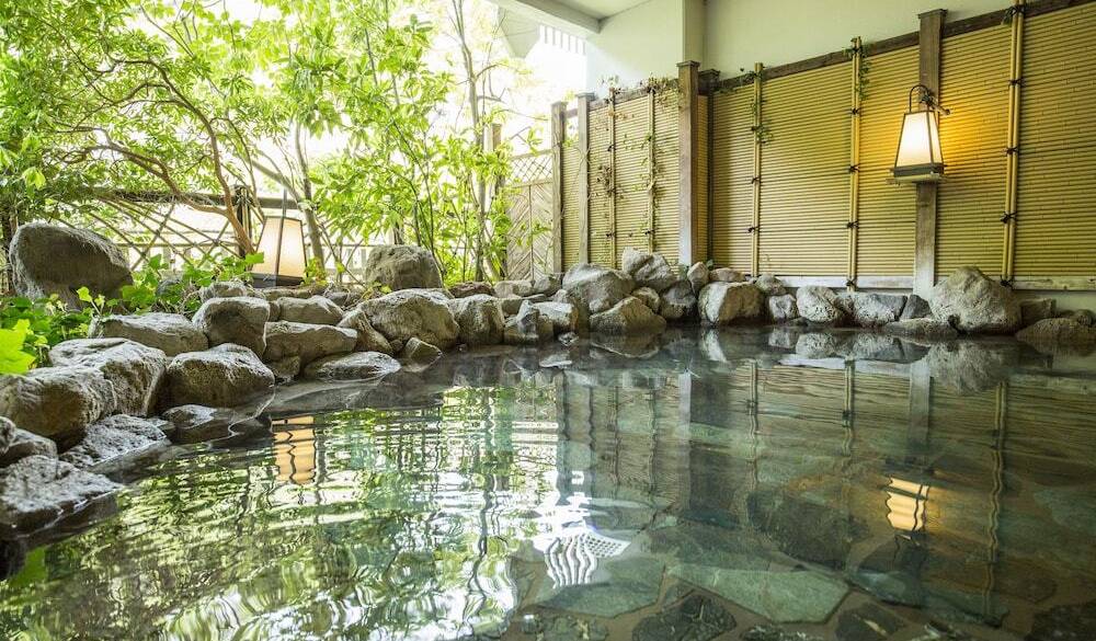木造り大浴場「渓谷の湯」岩風呂 / 1