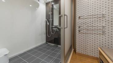 本館 七折のバスルーム / 7