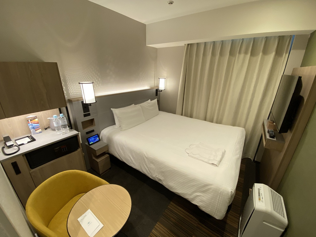 ベッドの下にトランクが入れられるからかベッドが高い