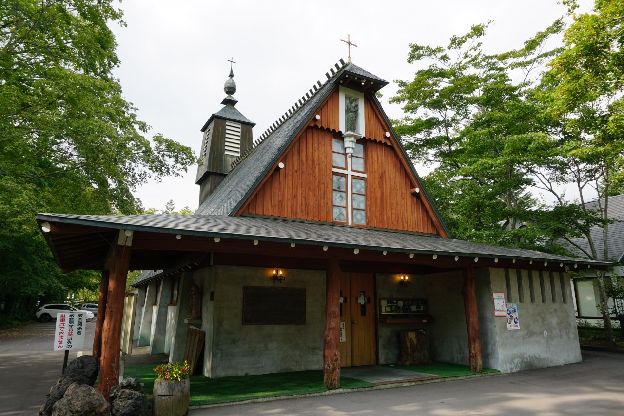 軽井沢の人々に愛され続ける名所「聖パウロカトリック教会」3690896