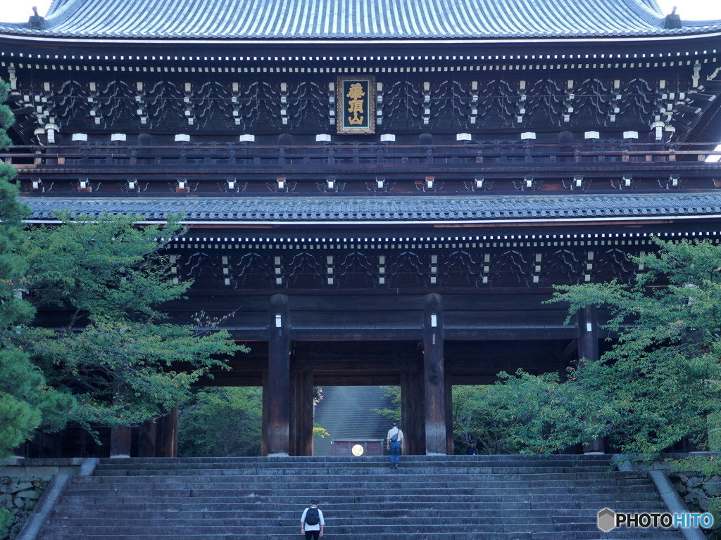 京都の古刹・知恩院の境内にあるモダンな宿坊3378301