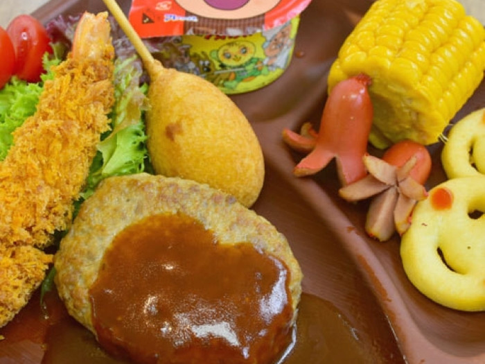 予約時にリクエストすれば、月齢や年齢にあわせたお子様プレートを用意してもらえるので、家族みんなが満足♪