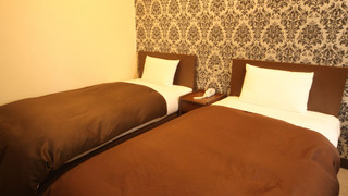 ツインルームシングルサイズベッド 2 台喫煙可