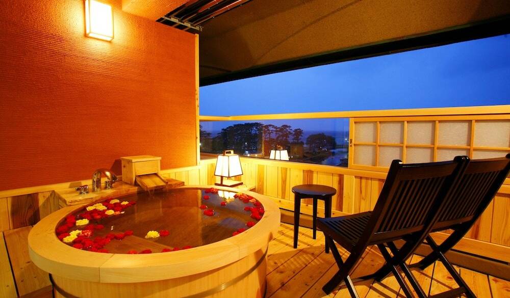 客室露天風呂で
癒しのひと時 / 1