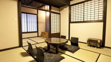 Room / 2