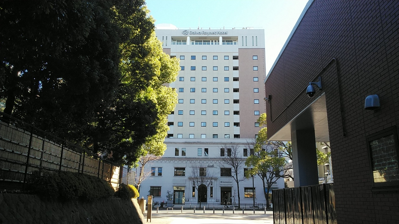 横浜公園からの外観