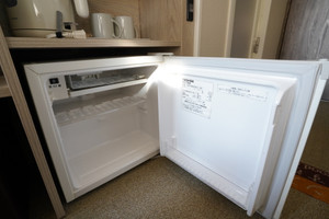 冷蔵庫は静かでコンパクト