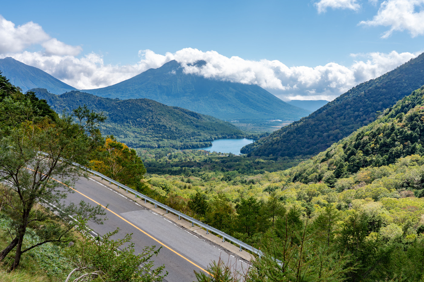 栃木県日光市　奥日光　湯ノ湖　男体山（9月）