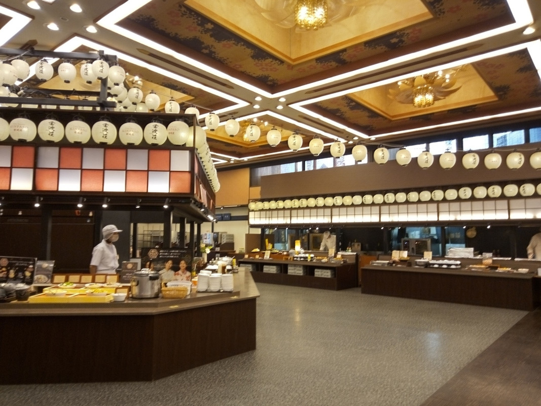 バイキングの料理コーナー。左側、右奥にもあります。