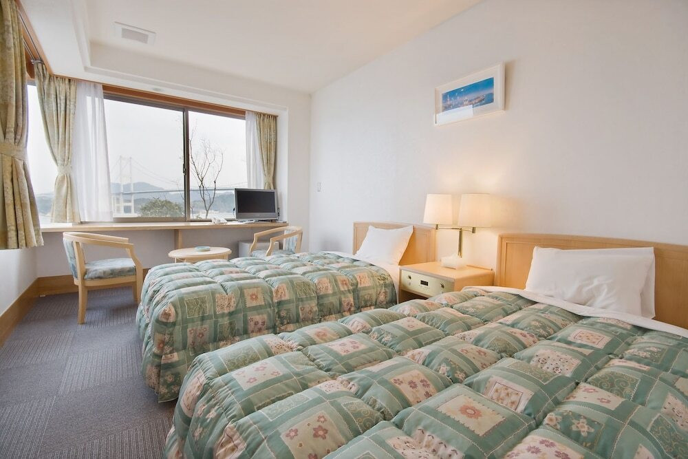 4. 来島大橋が見えるお部屋も!海鮮好きにはたまらない「大潮荘」4084593