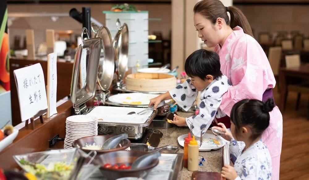 自由に楽しめるバイキング形式 / 2