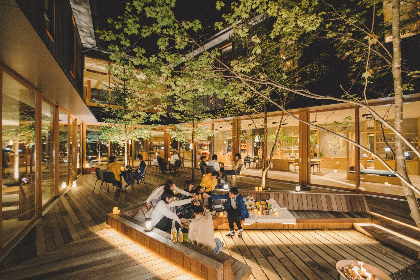 1日中開放されているウッドデッキのテラスラウンジで自由なステイを4263302