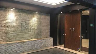 施設の入り口 / 9