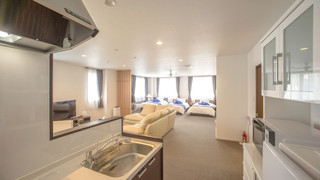 デラックスアパートメント (202)