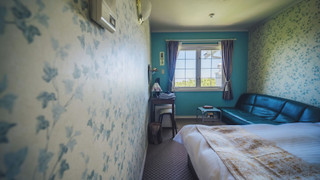 デザイン ルーム ダブルベッド 1 台 パーシャルシービュー