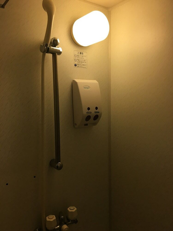 バスルームのシャワー