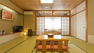 和室 (12畳+広縁)