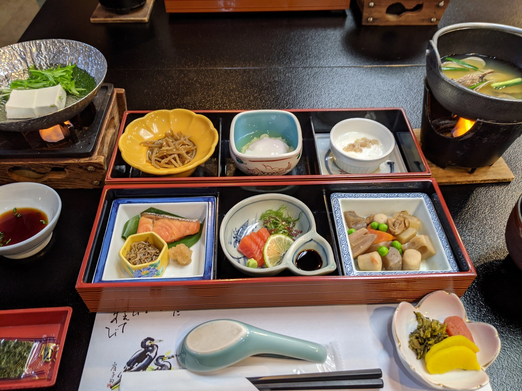 コロナで和御膳です。味噌美味しいです。