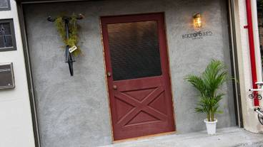 施設の入り口 / 13