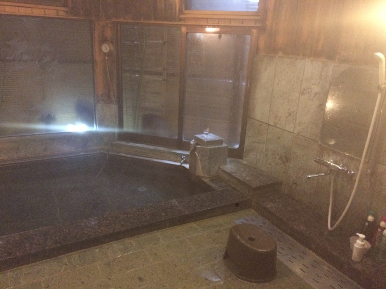 隣は人気の干物やさん♪相模湾の新鮮魚介をいただく旅館4027003