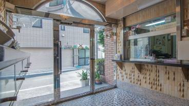 内部エントランス / 2