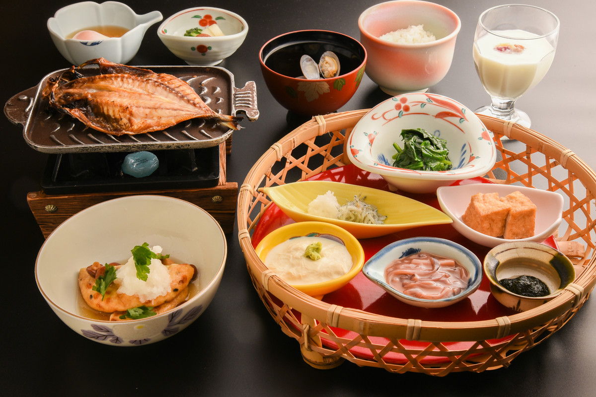 着物で彩られた全館畳敷きの宿 楽山やすだ（キモノデイロドラレタゼンカンタタミジキノヤド ラクヤマヤスダ） / 1