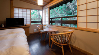 304 ベーシック ツインルーム シングルベッド 2 台 お手洗い付  禁煙