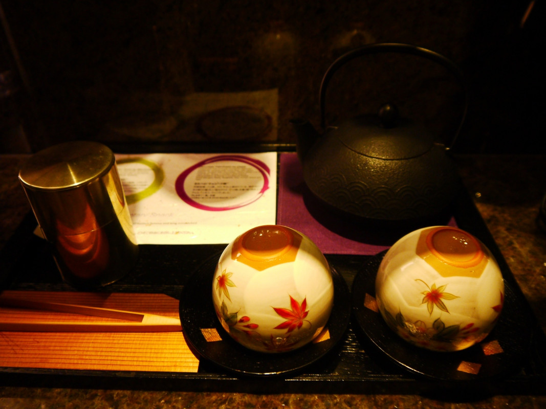 お部屋に備え付けなのはコーヒー、緑茶。紅茶類はTWG