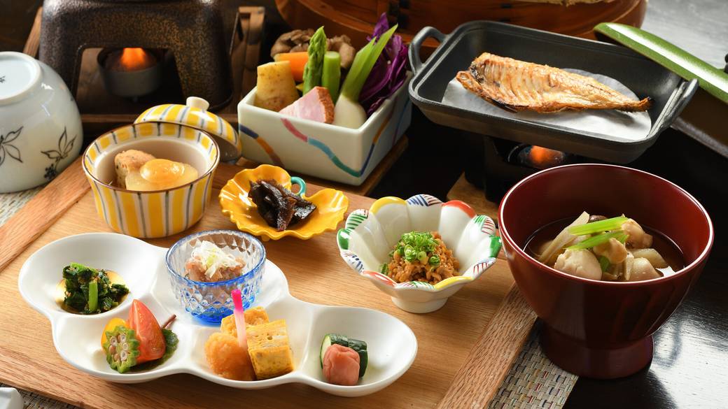 夕食にも負けない
品数豊富な和朝食 / 2