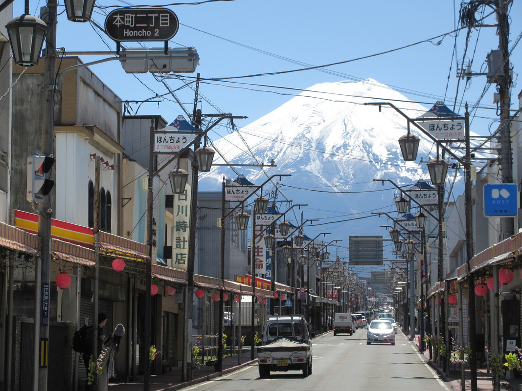富士吉田市の街並み