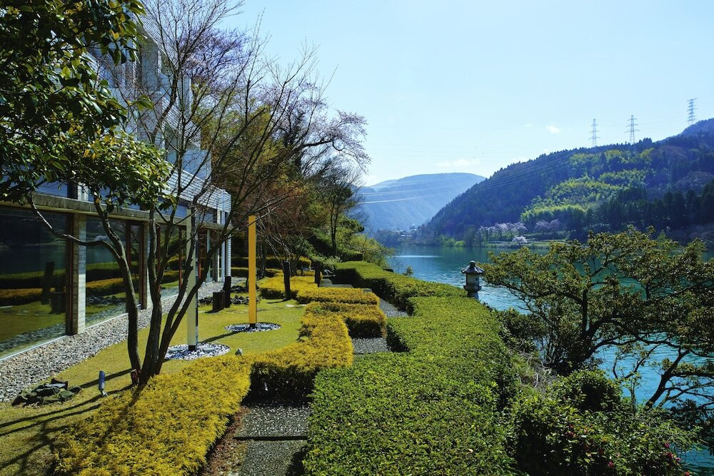 美術館のようなホテルでアートやスパを満喫4055091