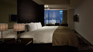 プレミア ダブルルーム キングベッド 1 台 喫煙可